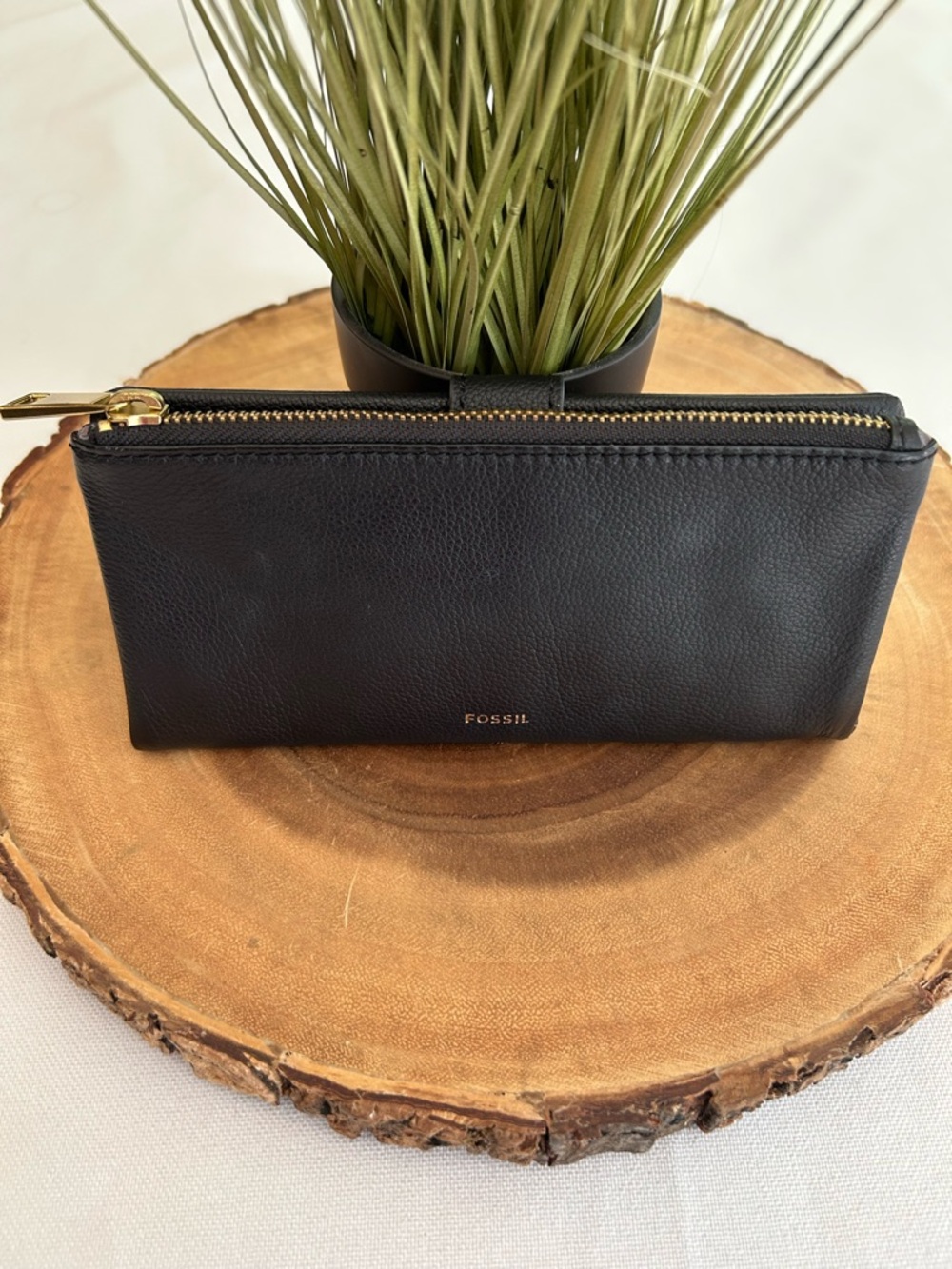 Fossil Laine Pebbled Leather Black Clutch Wallet Gold Hardware 7.75” x 4” EUC